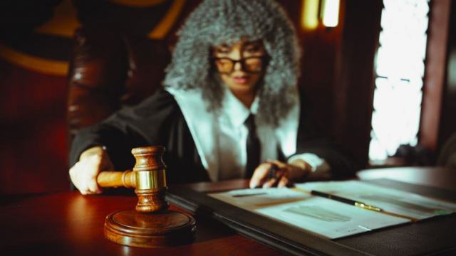 Faut-il un avocat pendant les opérations d'expertise ? Faut-il un avocat pendant les opérations d'expertise ?