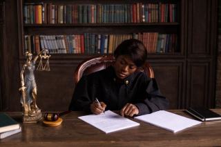 Devenir expert judiciaire : conditions, formation et accès