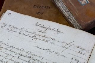 Signature manuscrite tracée à l'encre sur un document ancien